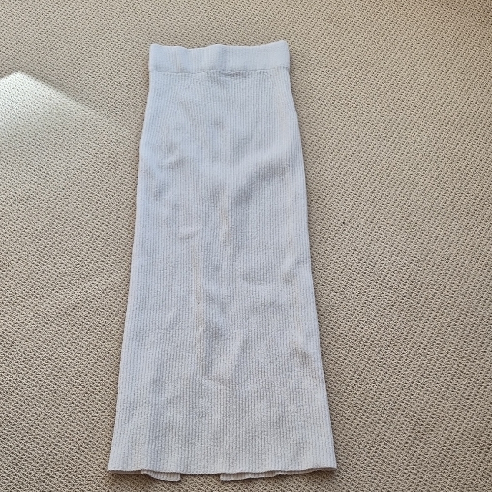 Elegant Cream Ribbed Pencil Skirt